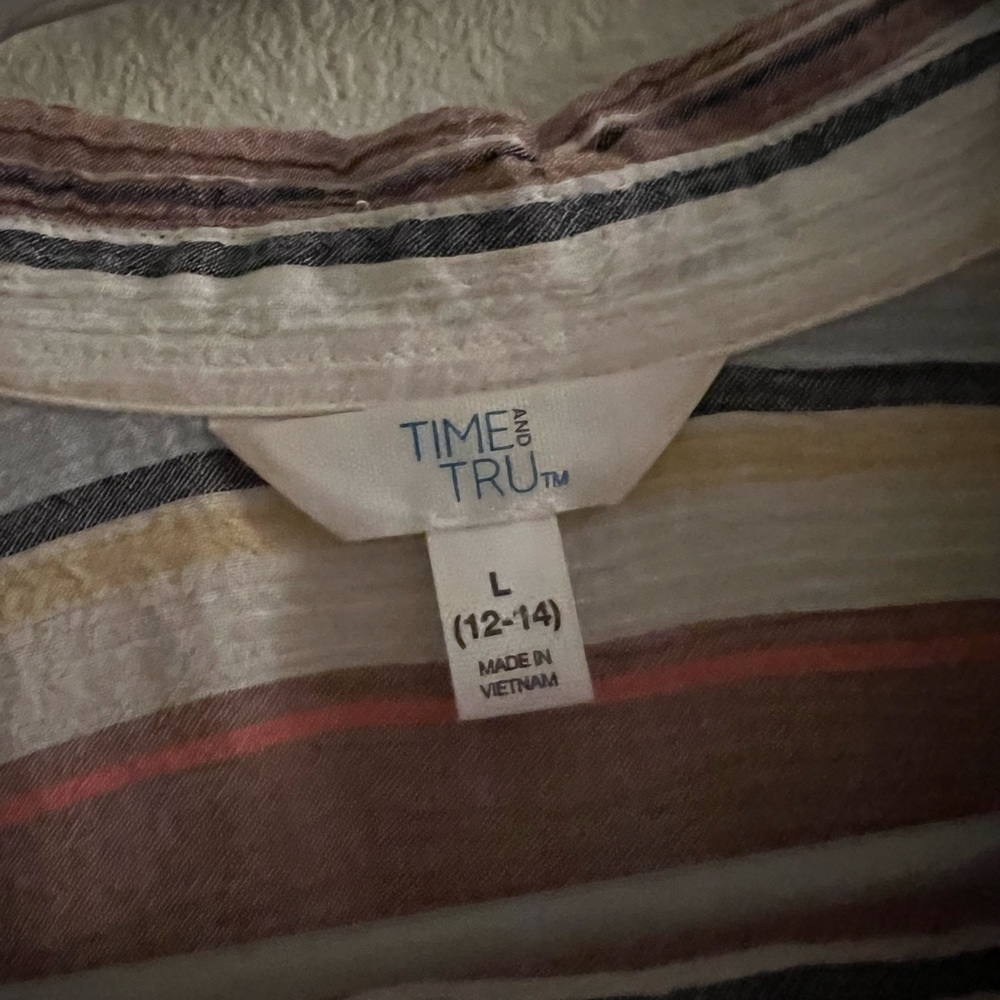 Button up top - Picture 3 of 3